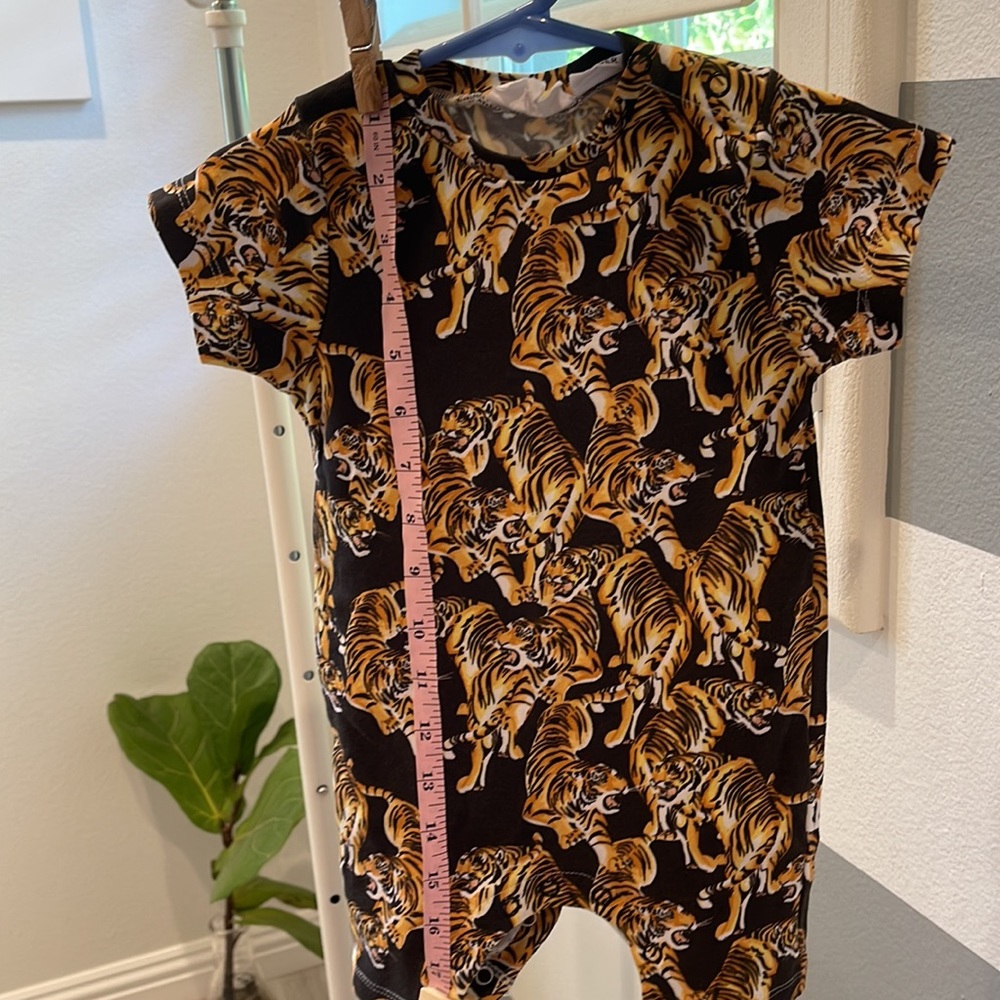 PHOENIX AND THE FOX sz 1 Organic Cotton baby romper unisex girl boy Tiger print - Picture 11 of 12